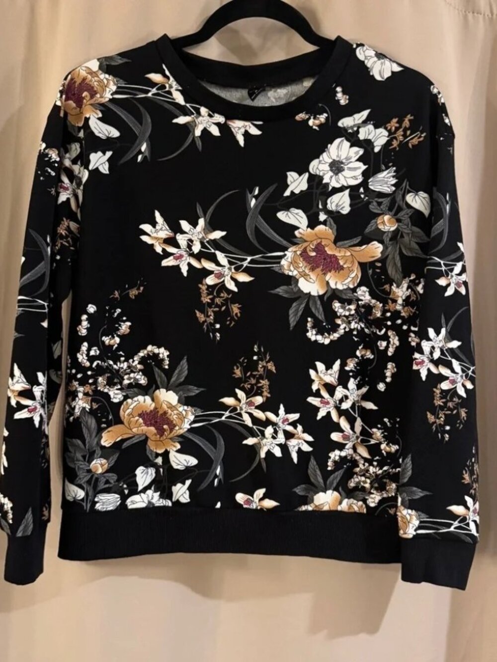 Emery Rose Floral Print Black Women’s Top
